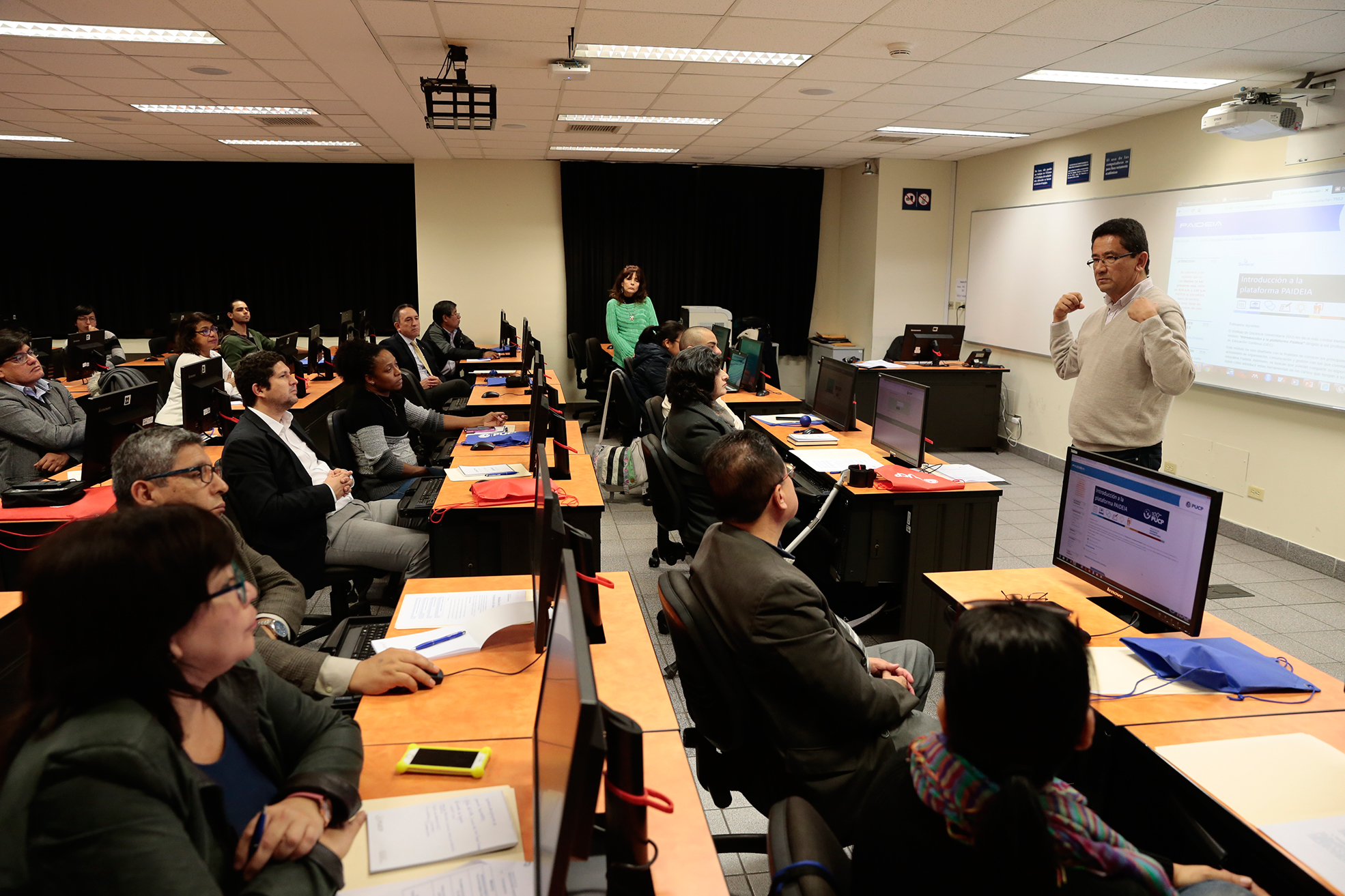 PROGRAMAS DE CAPACITACIÓN Y DE FORMACIÓN DOCENTE